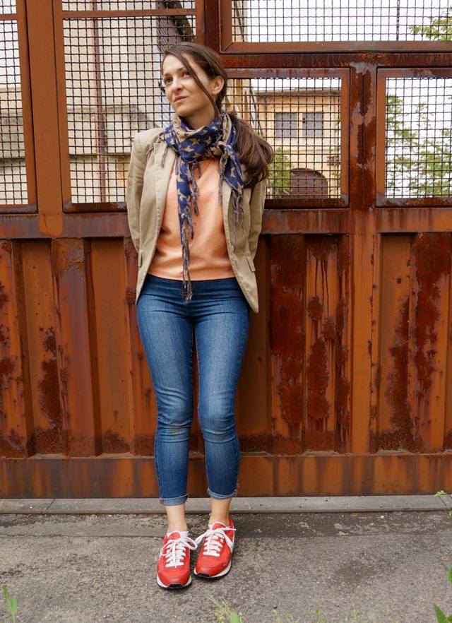 How to Wear a Scarf in Italy