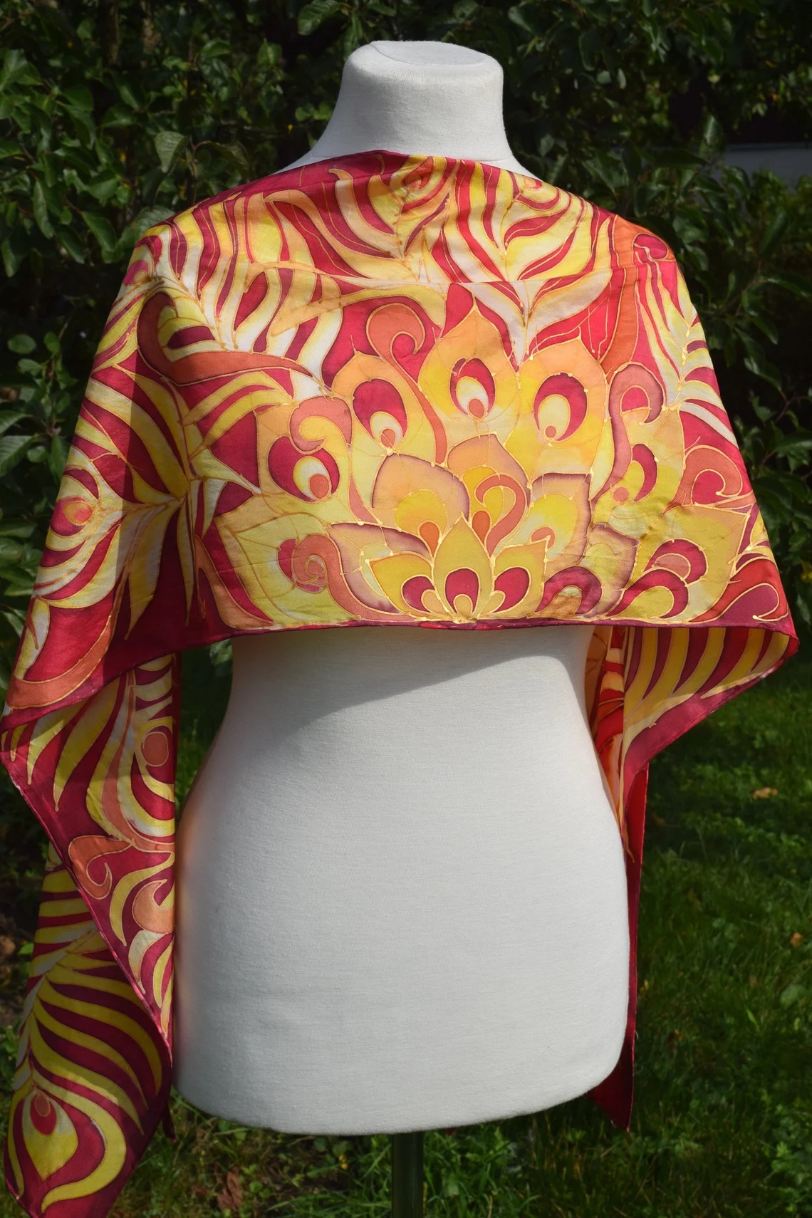Red Gold Feathers Scarf - Image 3